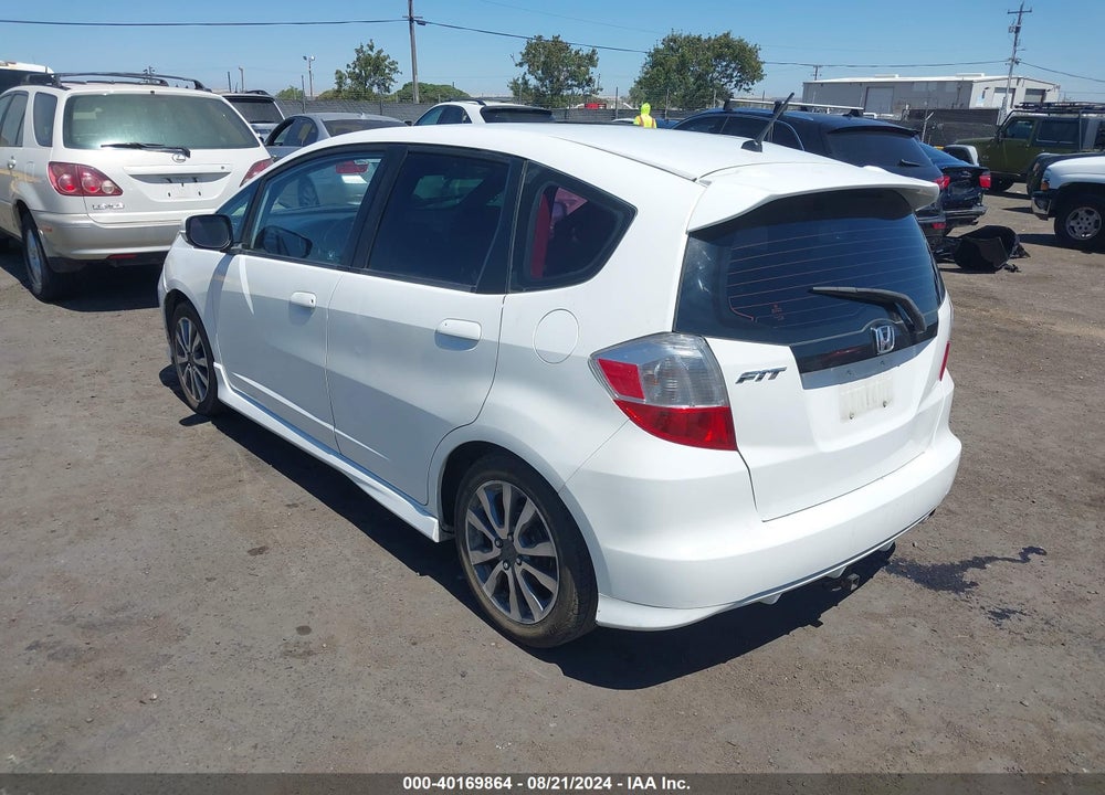 2013 HONDA FIT SPORT VIN: JHMGE8H58DC007411