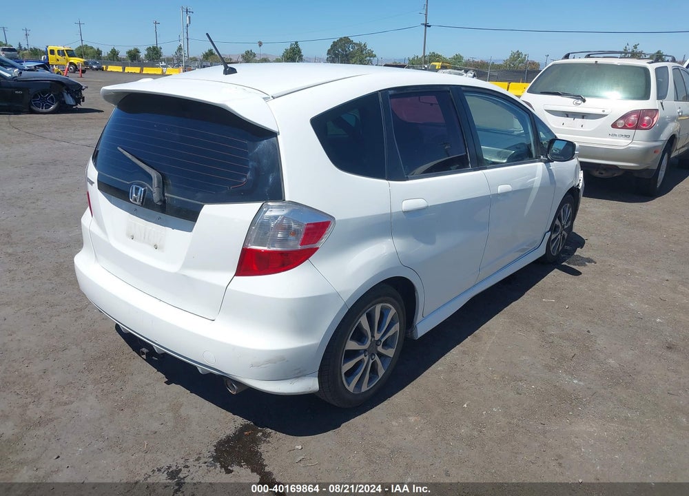 2013 HONDA FIT SPORT VIN: JHMGE8H58DC007411