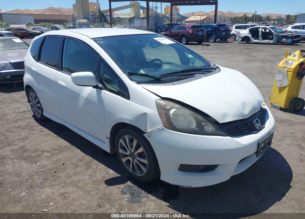 2013 HONDA FIT SPORT VIN: JHMGE8H58DC007411
