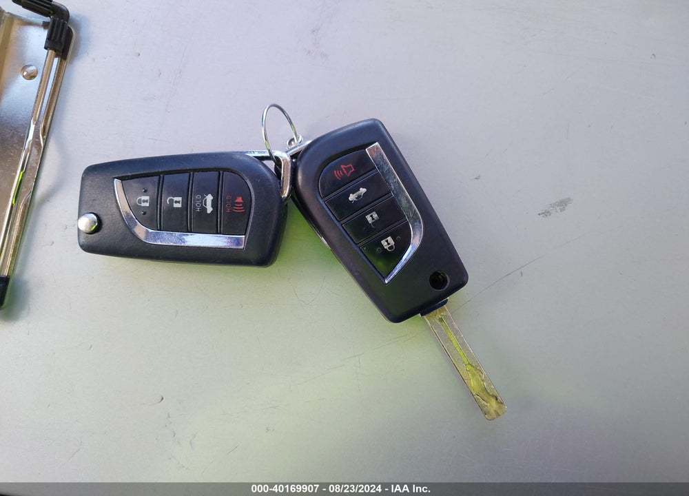 2019 TOYOTA CAMRY SE VIN: 4T1B11HK2KU743610