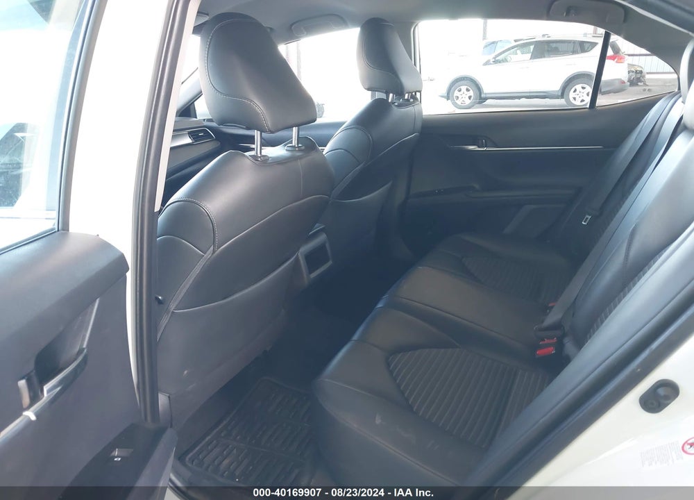 2019 TOYOTA CAMRY SE VIN: 4T1B11HK2KU743610