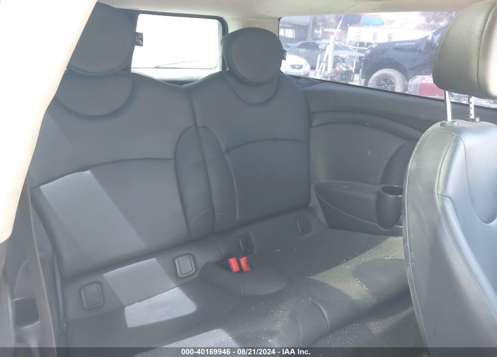 2011 MINI COOPER CLUBMAN VIN: WMWZF3C54BT187644
