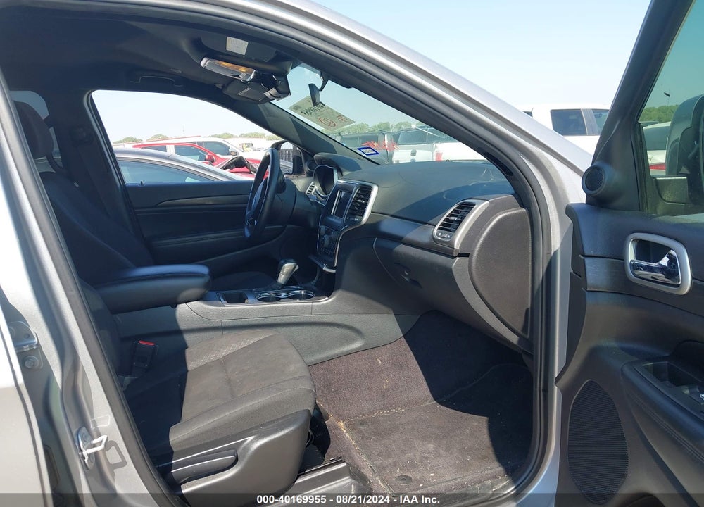 2018 JEEP GRAND CHEROKEE LAREDO 4X2 VIN: 1C4RJEAG8JC182205
