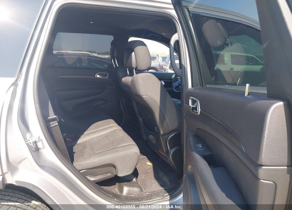 2018 JEEP GRAND CHEROKEE LAREDO 4X2 VIN: 1C4RJEAG8JC182205