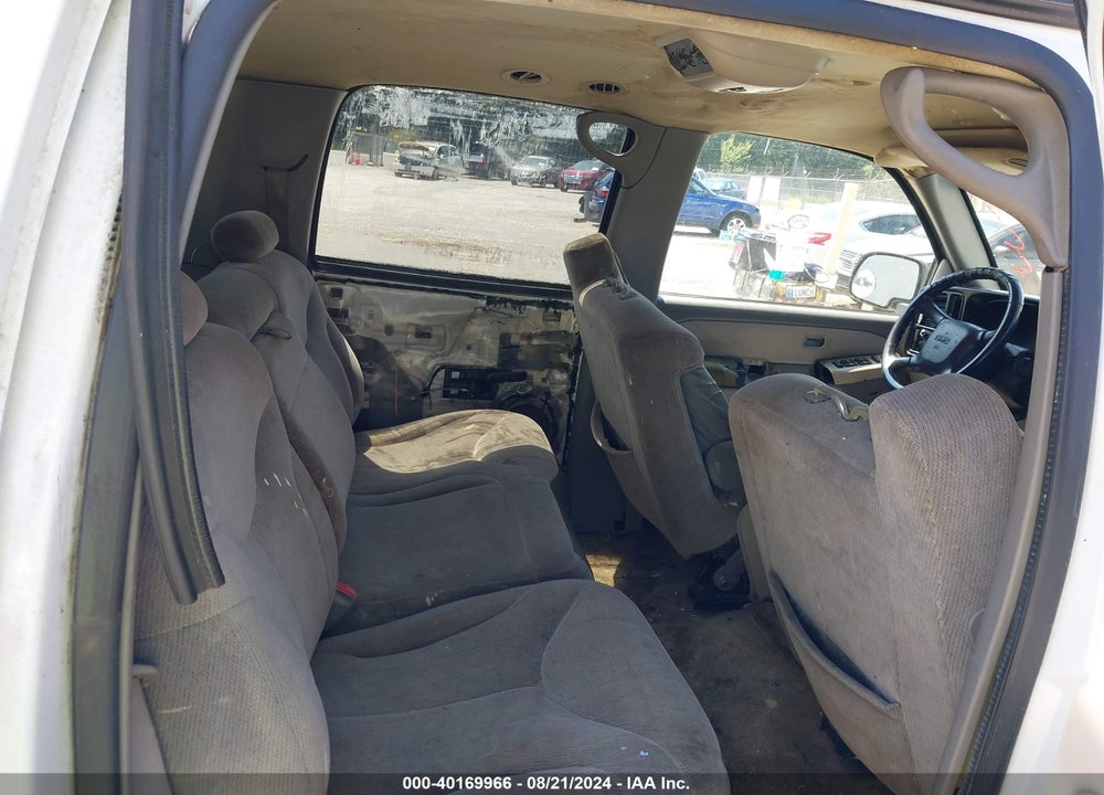 2000 GMC YUKON XL 1500 SLE VIN: 3GKEC16T3YG104112