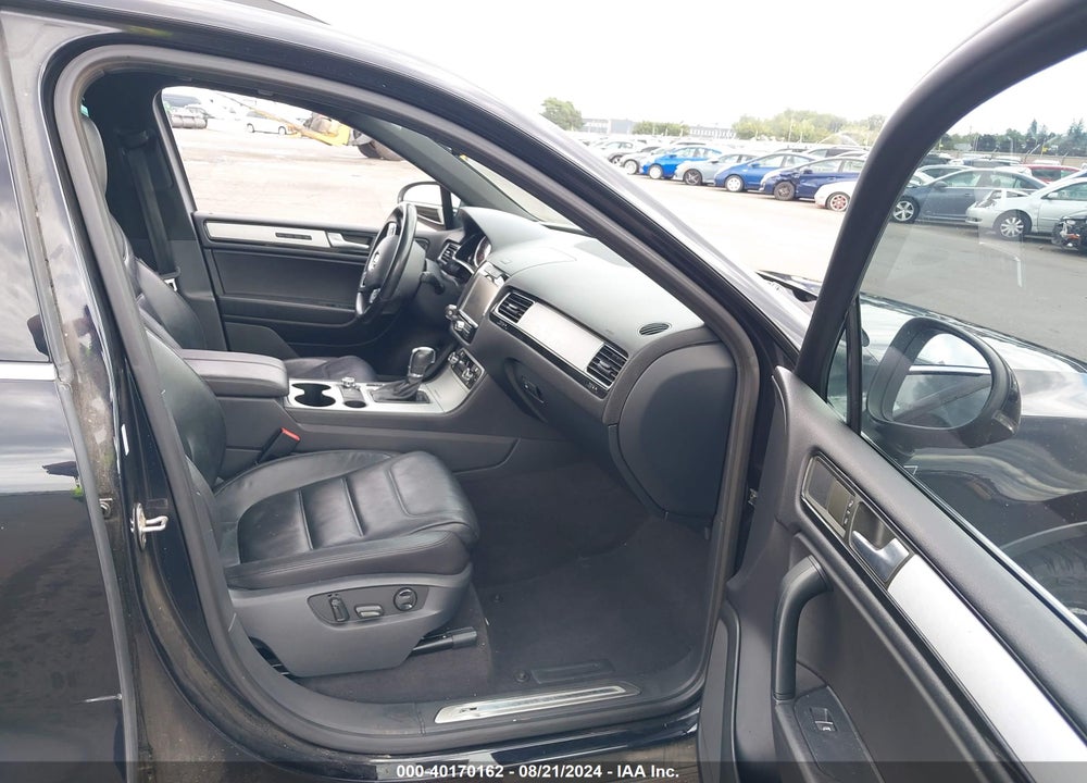 2014 VOLKSWAGEN TOUAREG TDI R-LINE VIN: WVGDP9BP9ED001400