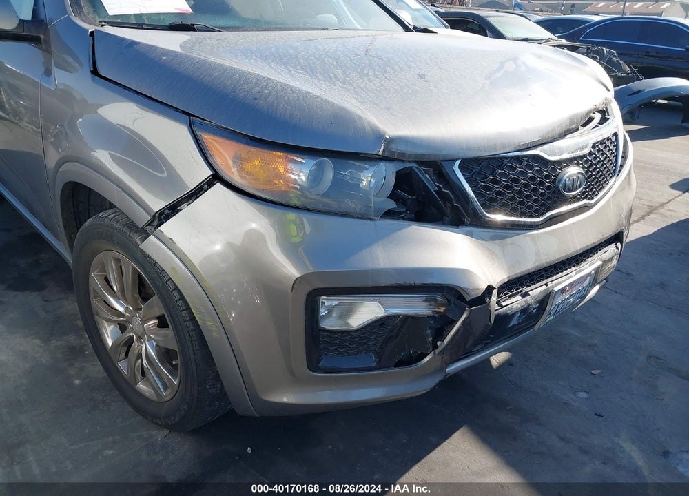 2013 KIA SORENTO SX VIN: 5XYKW4A2XDG330923