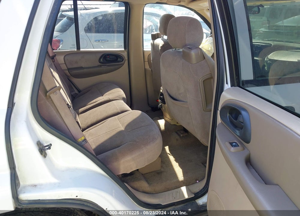 2004 CHEVROLET TRAILBLAZER LS VIN: 1GNDS13S242139434