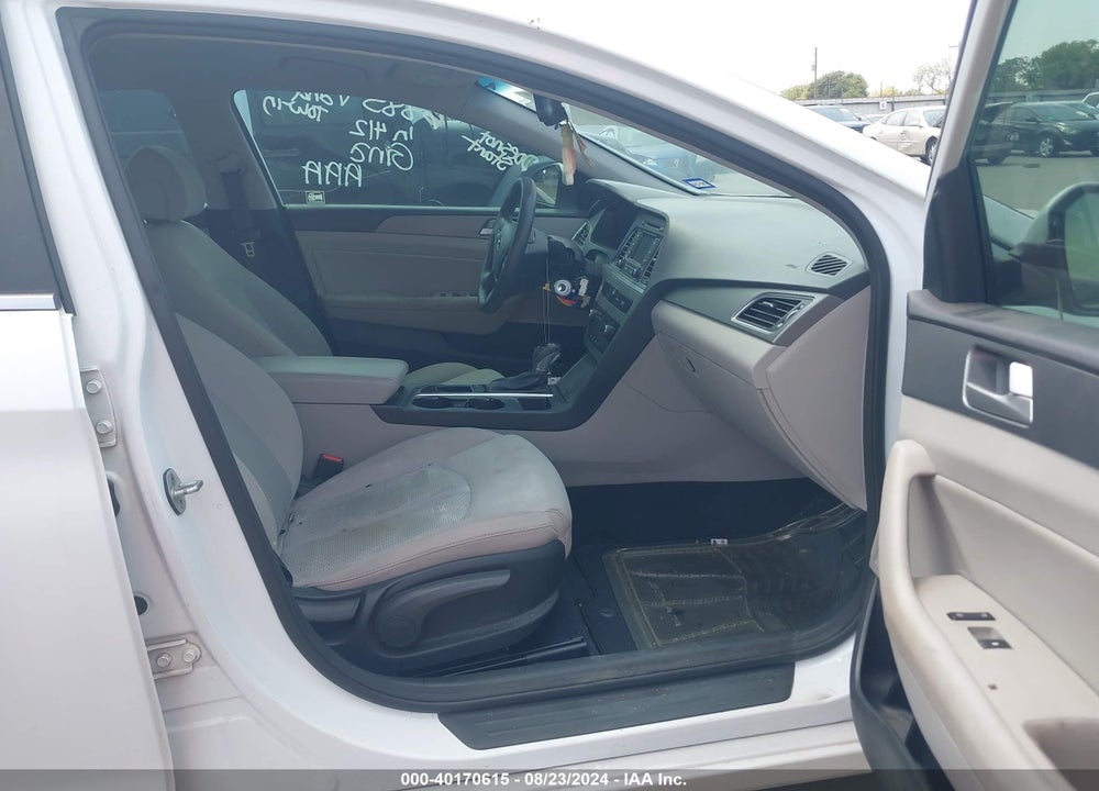 2015 HYUNDAI SONATA SE VIN: 5NPE24AF3FH003285