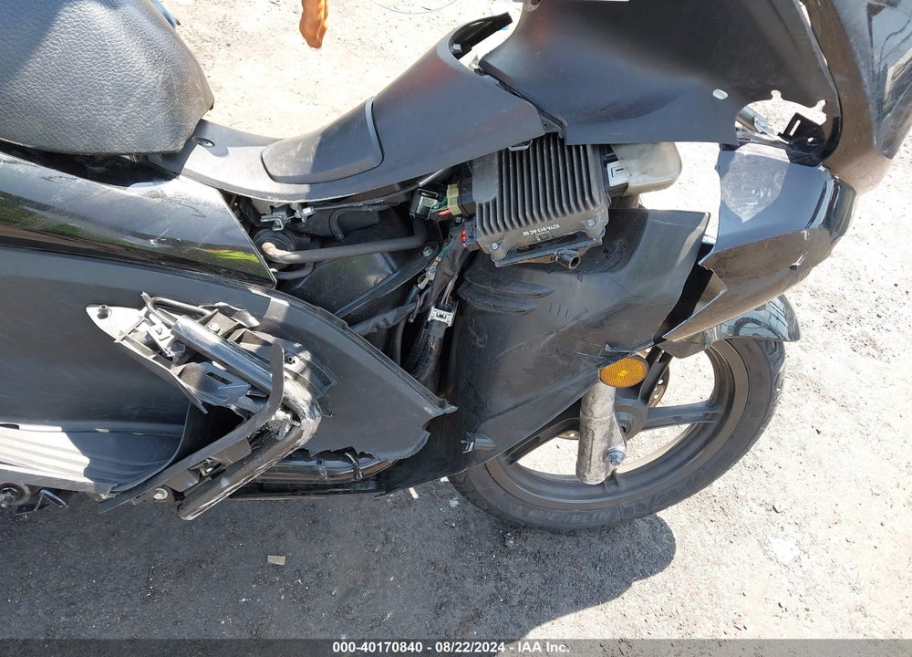 2013 HONDA PCX 150 VIN: MLHKF1217D5005785
