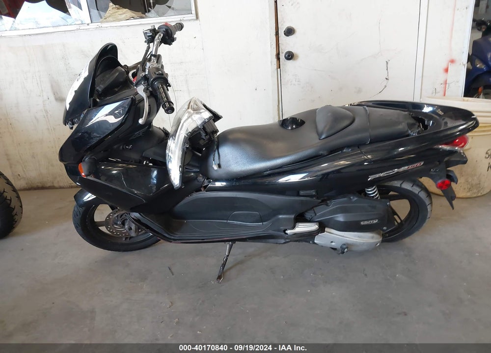 2013 HONDA PCX 150 VIN: MLHKF1217D5005785