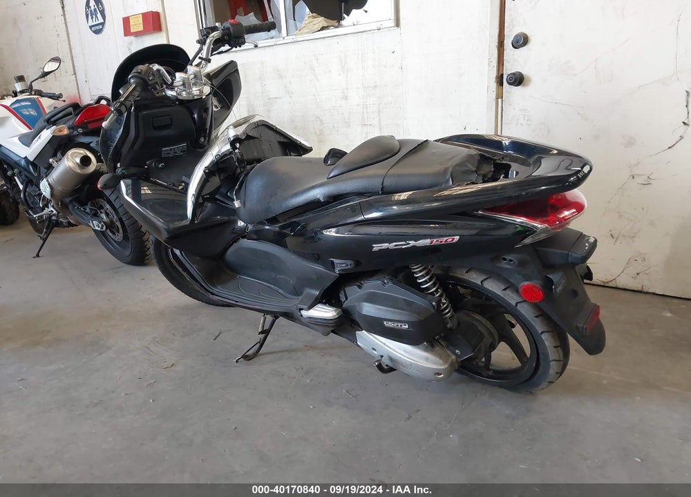 2013 HONDA PCX 150 VIN: MLHKF1217D5005785
