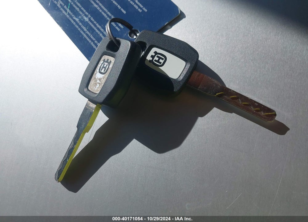 2020 HUSQVARNA VITPILEN 701 VIN: VBKUPV407LM773841