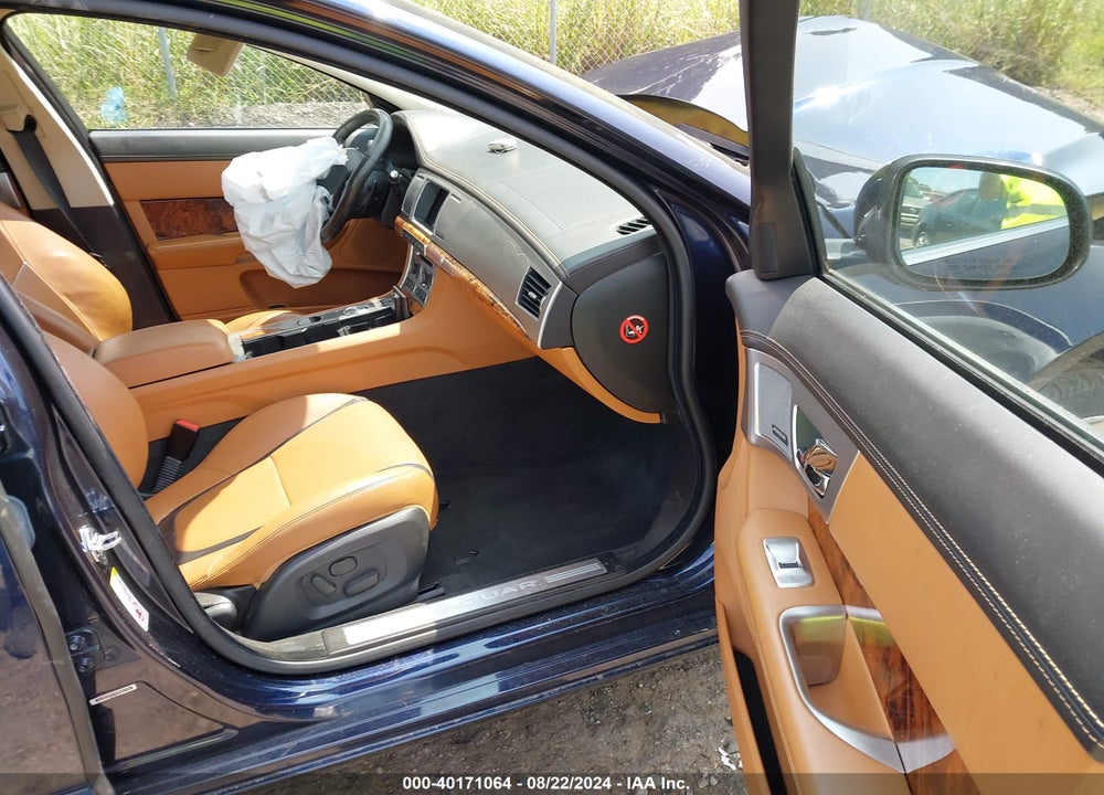 2015 JAGUAR XF 3.0 PORTFOLIO/3.0 SPORT VIN: SAJWJ0FF4F8U67744