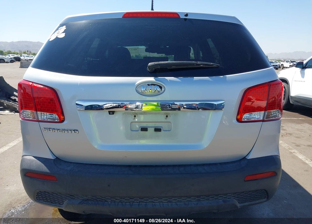 2013 KIA SORENTO LX VIN: 5XYKT3A15DG417087