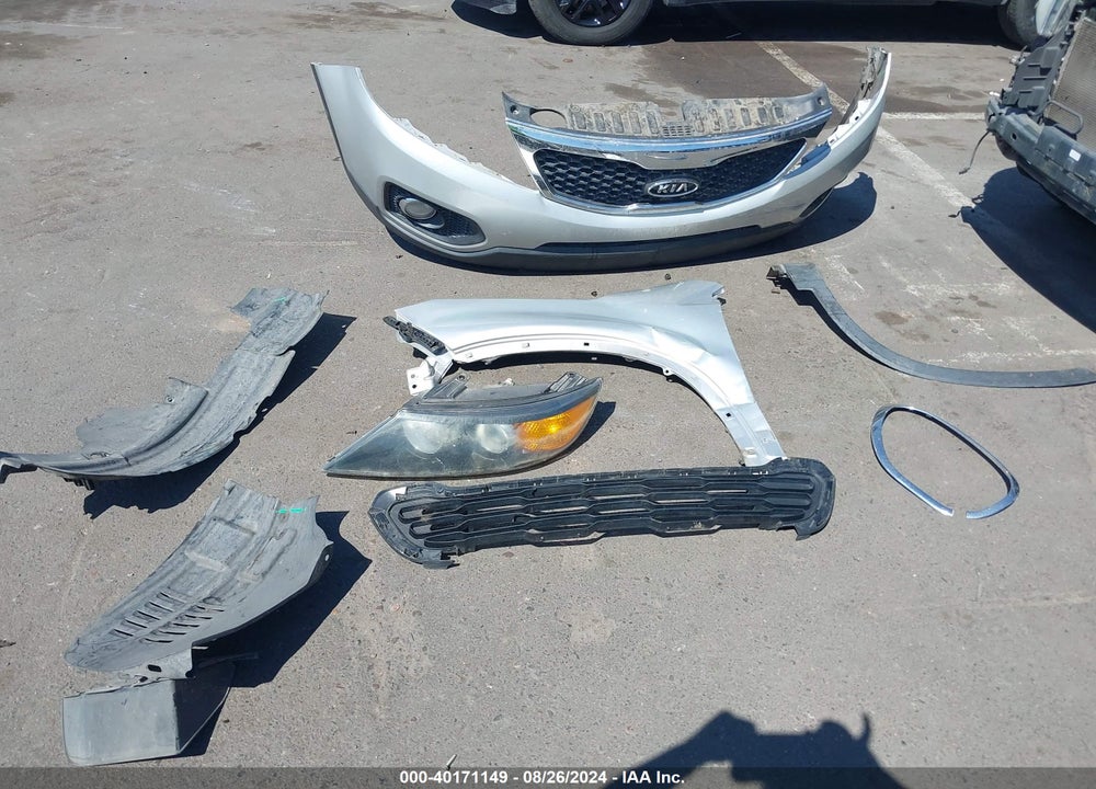 2013 KIA SORENTO LX VIN: 5XYKT3A15DG417087