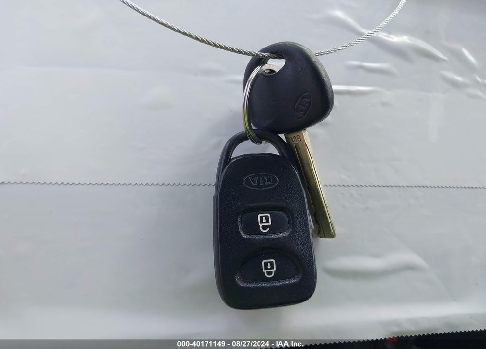 2013 KIA SORENTO LX VIN: 5XYKT3A15DG417087
