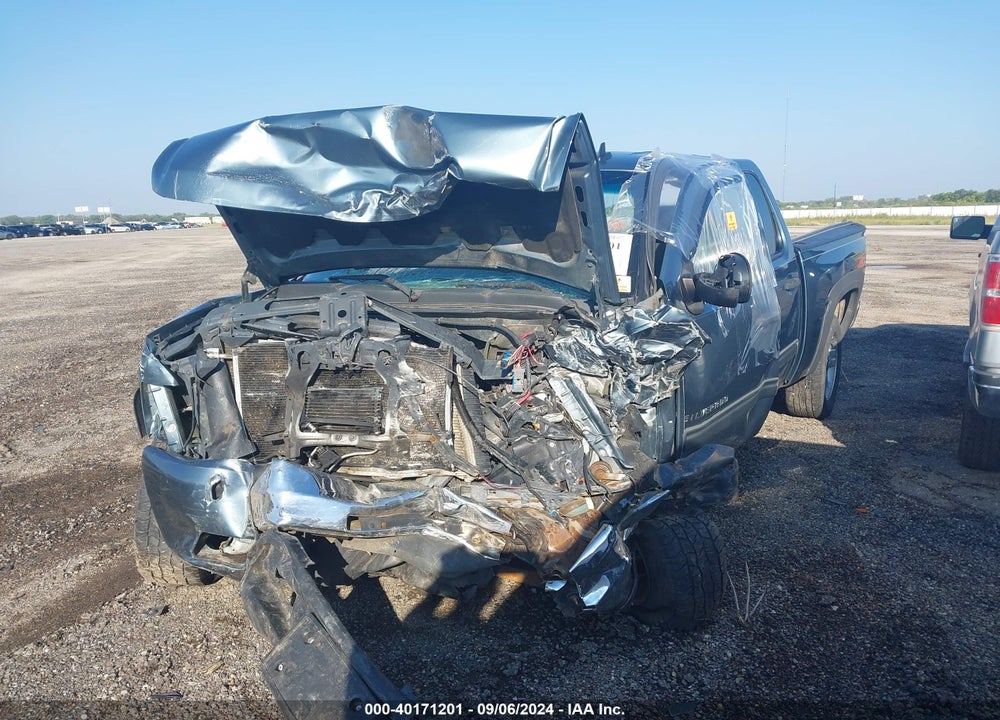 2011 CHEVROLET SILVERADO 1500 LT VIN: 3GCPKSE34BG241307