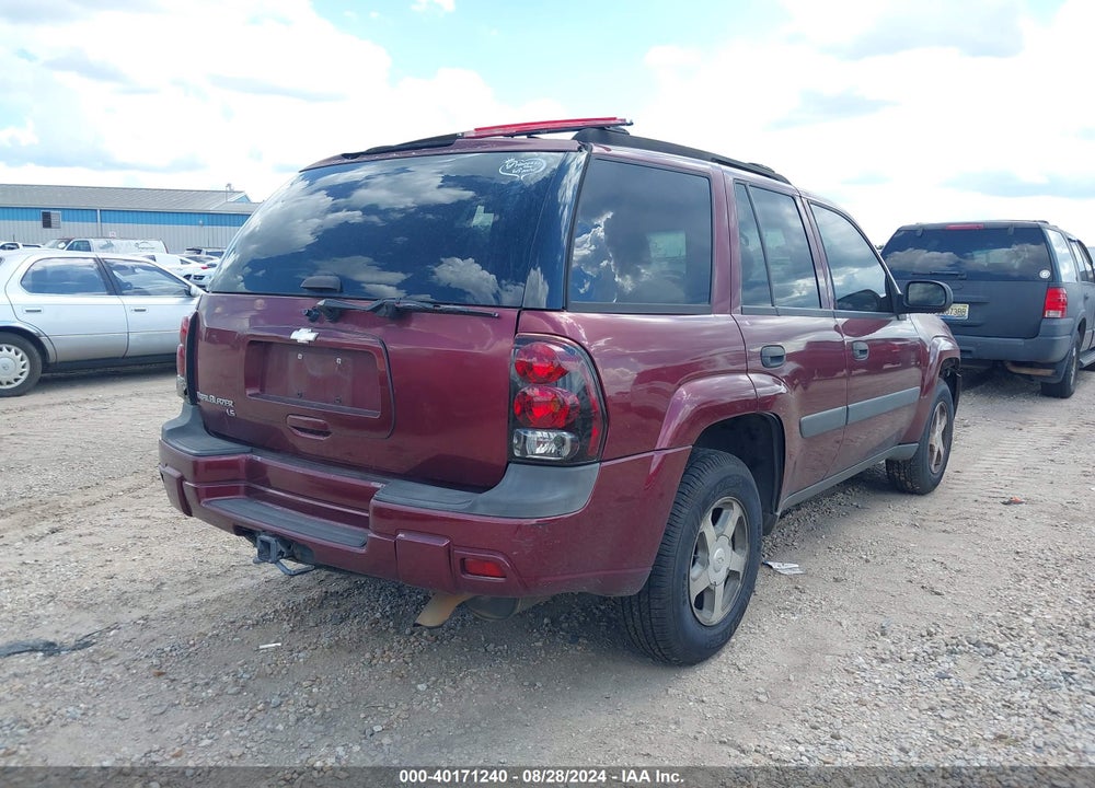 2005 CHEVROLET TRAILBLAZER LS VIN: 1GNDS13S952285704