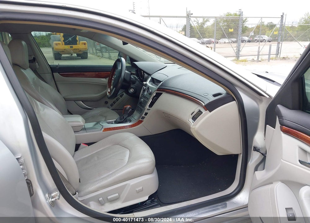 2011 CADILLAC CTS LUXURY VIN: 1G6DE8EY7B0111036