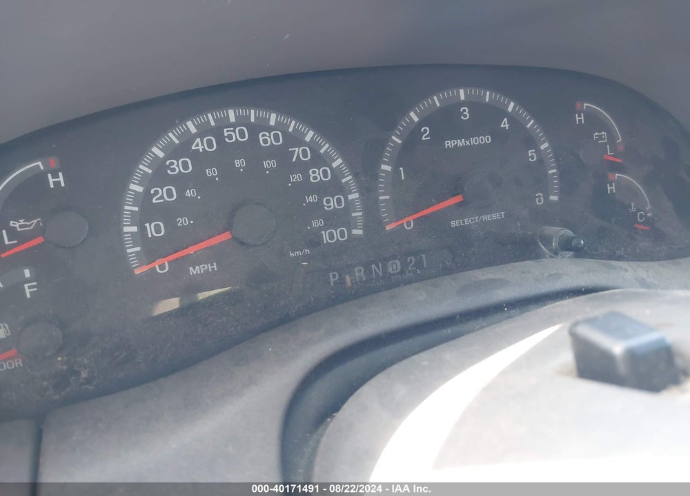 2000 FORD EXPEDITION XLT VIN: 1FMPU16L0YLA26355