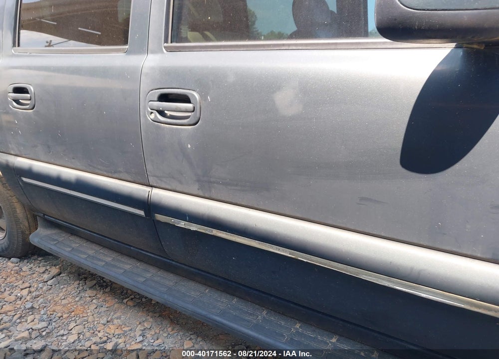 2001 CHEVROLET SUBURBAN 1500 LT VIN: 3GNEC16T51G175028