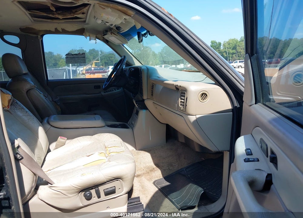2001 CHEVROLET SUBURBAN 1500 LT VIN: 3GNEC16T51G175028