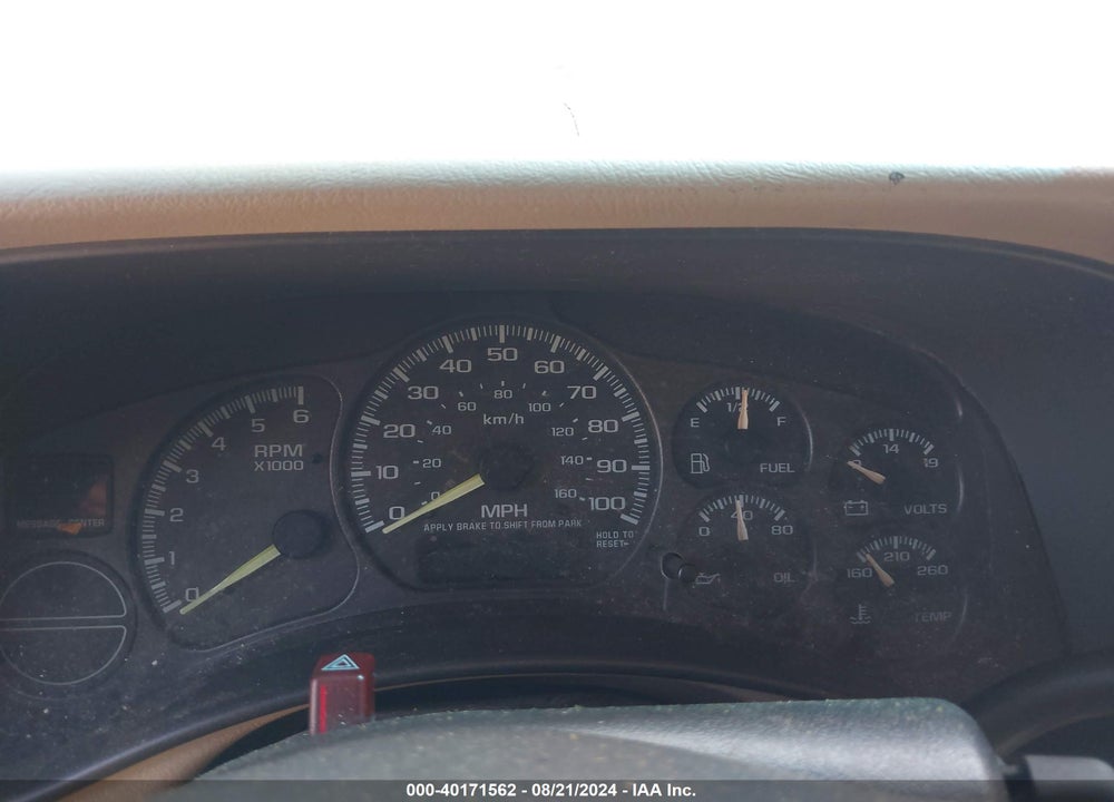 2001 CHEVROLET SUBURBAN 1500 LT VIN: 3GNEC16T51G175028