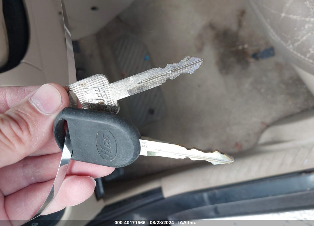 2008 FORD ESCAPE VIN: 1FMCU03ZX8KE74402