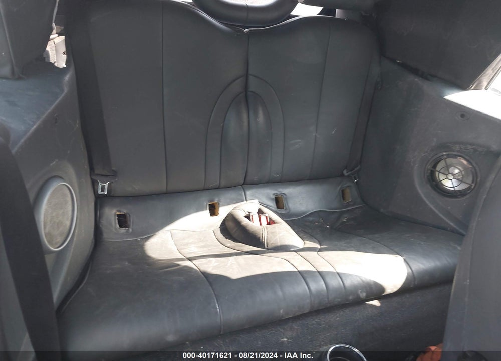 2005 MINI COOPER S VIN: WMWRH33425TF83077