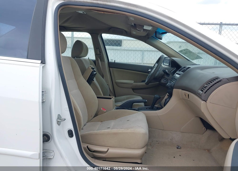 2004 HONDA ACCORD 2.4 LX VIN: 1HGCM56384A094131