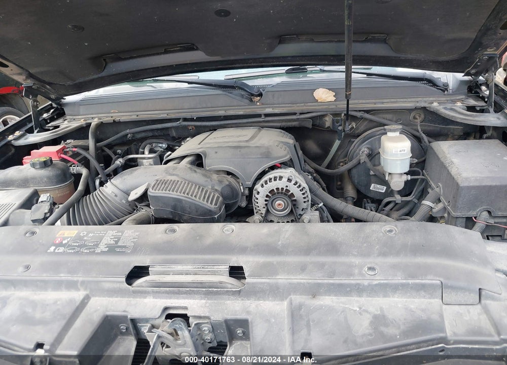 2013 CHEVROLET SUBURBAN 1500 LT VIN: 1GNSKJE72DR143992