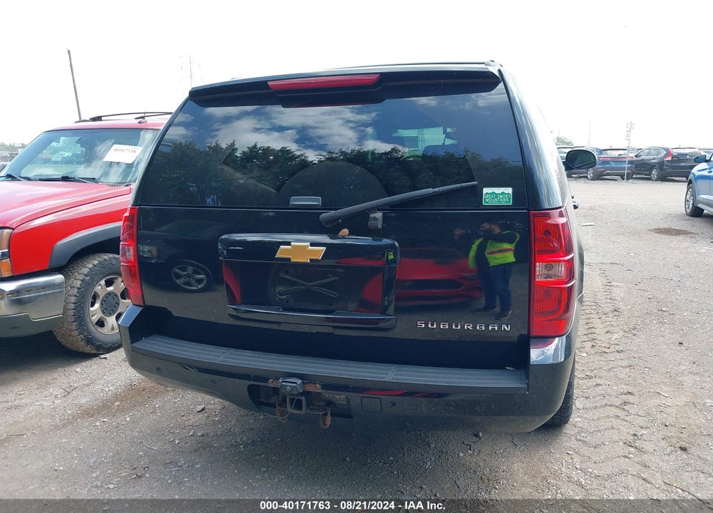 2013 CHEVROLET SUBURBAN 1500 LT VIN: 1GNSKJE72DR143992