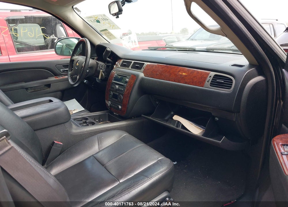 2013 CHEVROLET SUBURBAN 1500 LT VIN: 1GNSKJE72DR143992