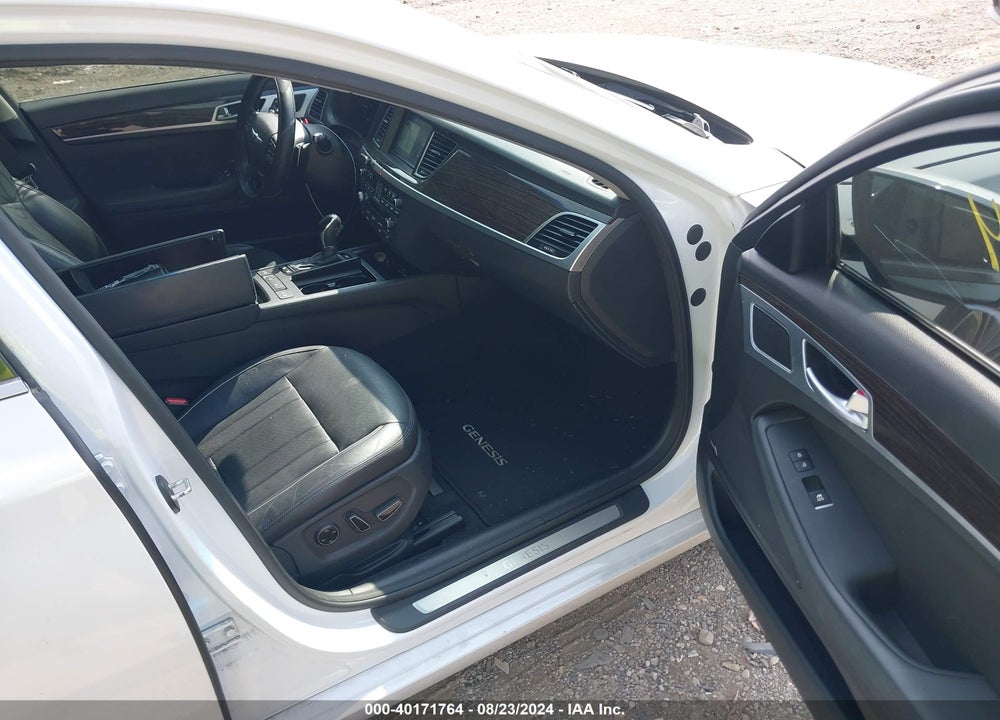 2016 HYUNDAI GENESIS 3.8 VIN: KMHGN4JE3GU122268