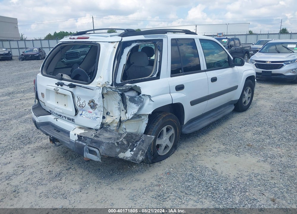 2005 CHEVROLET TRAILBLAZER LS VIN: 1GNDS13S252240135