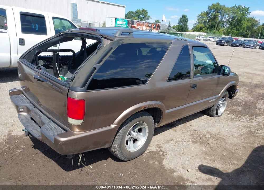 2001 CHEVROLET BLAZER LS VIN: 1GNCS18W81K225771