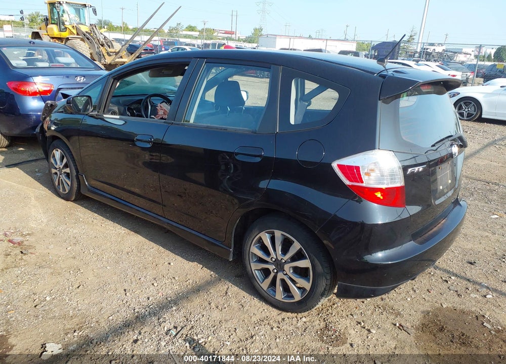 2013 HONDA FIT SPORT VIN: JHMGE8H52DC019277