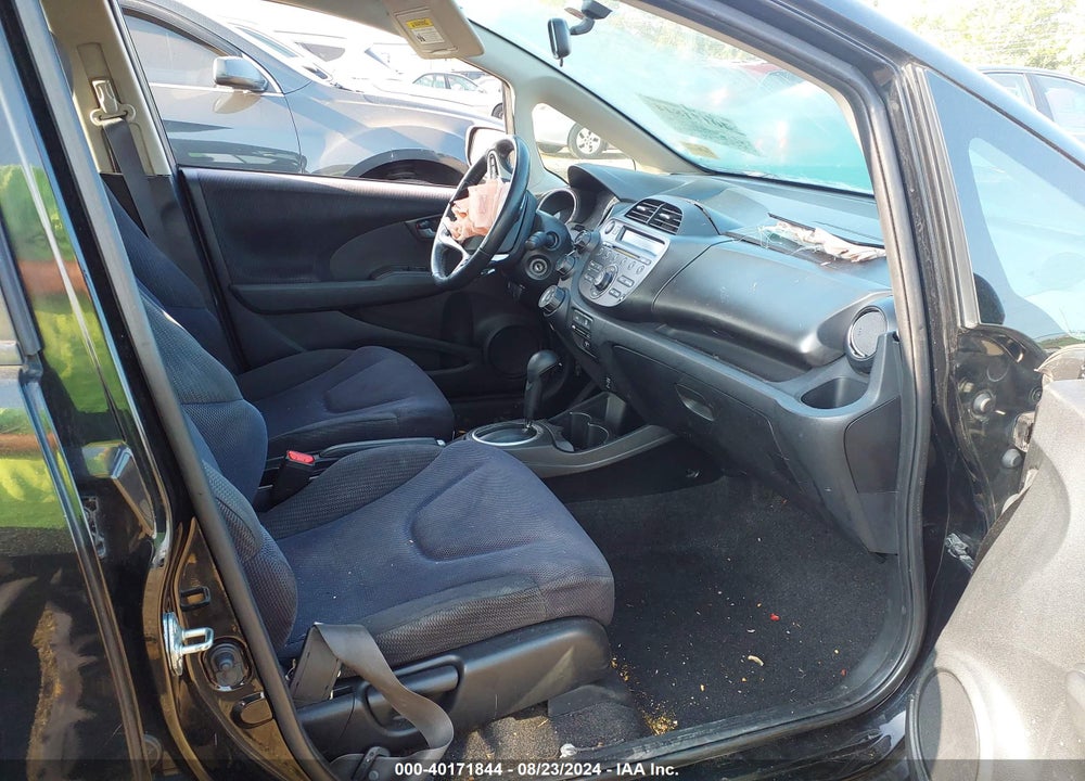 2013 HONDA FIT SPORT VIN: JHMGE8H52DC019277