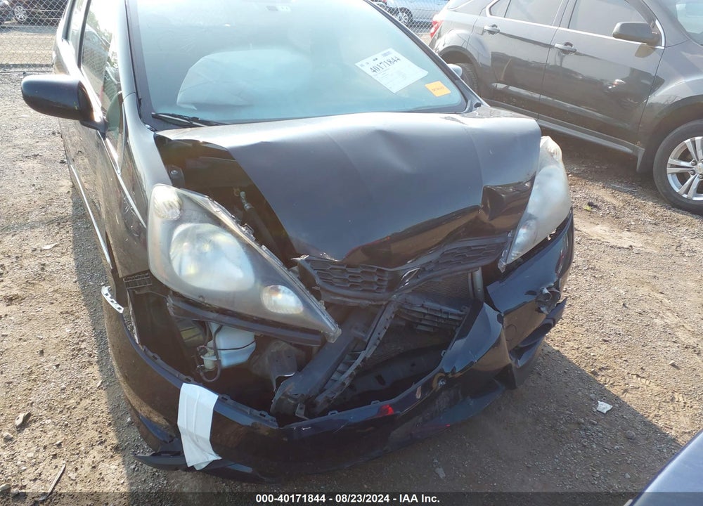 2013 HONDA FIT SPORT VIN: JHMGE8H52DC019277