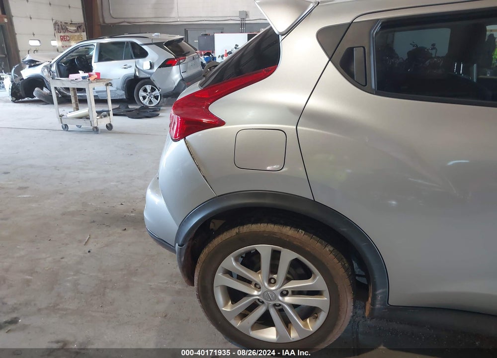 2011 NISSAN JUKE SV VIN: JN8AF5MV6BT010852