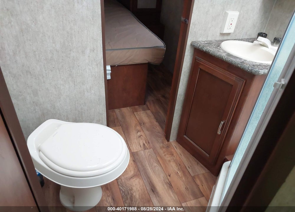2015 KEYSTONE PASSPORT VIN: 4YDT33225FT412567