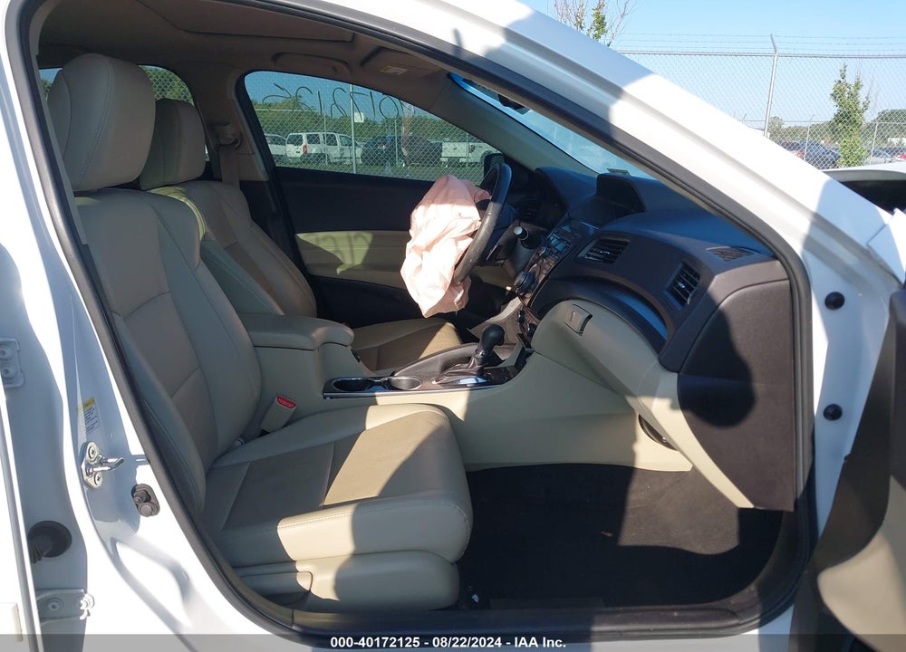 2013 ACURA ILX 2.0L VIN: 19VDE1F70DE013902