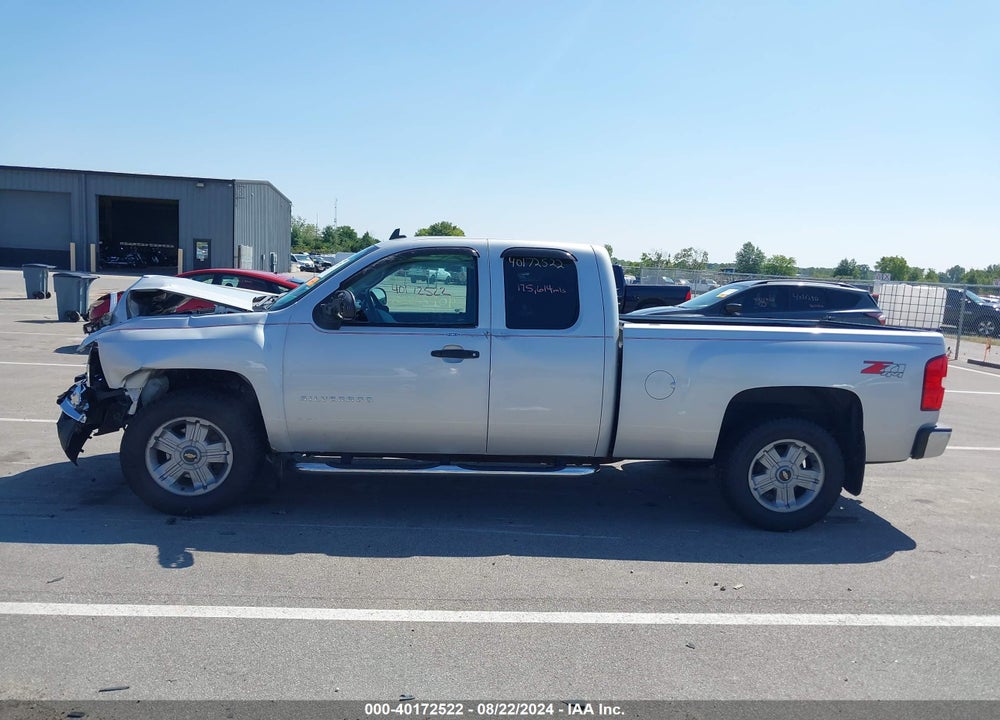 2011 CHEVROLET SILVERADO 1500 LT VIN: 1GCRKSE3XBZ307903
