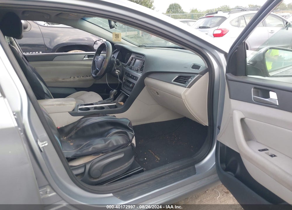 2015 HYUNDAI SONATA SE VIN: 5NPE24AF7FH175691