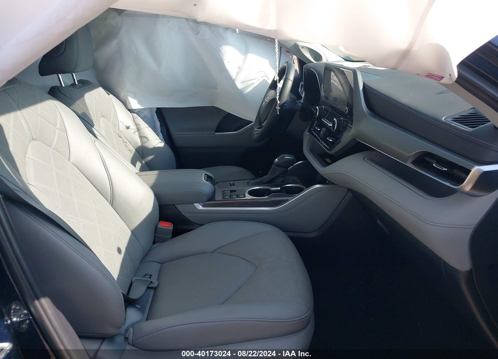 2024 TOYOTA HIGHLANDER PLATINUM VIN: 5TDKDRAH8RS540969
