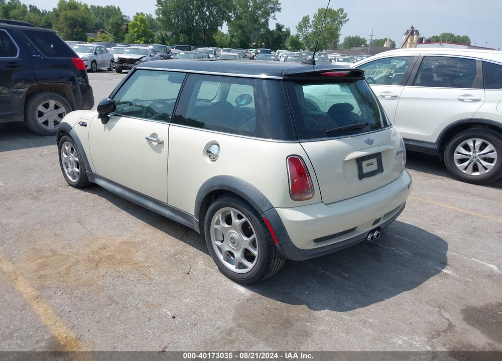 2006 MINI COOPER S VIN: WMWRE33546TN28386