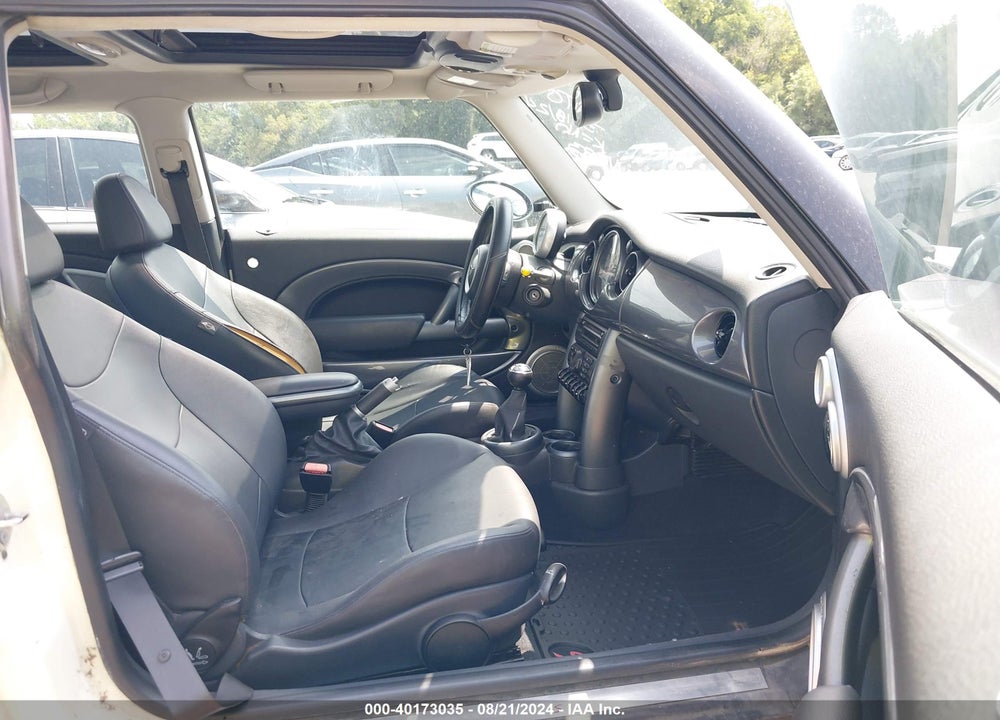 2006 MINI COOPER S VIN: WMWRE33546TN28386