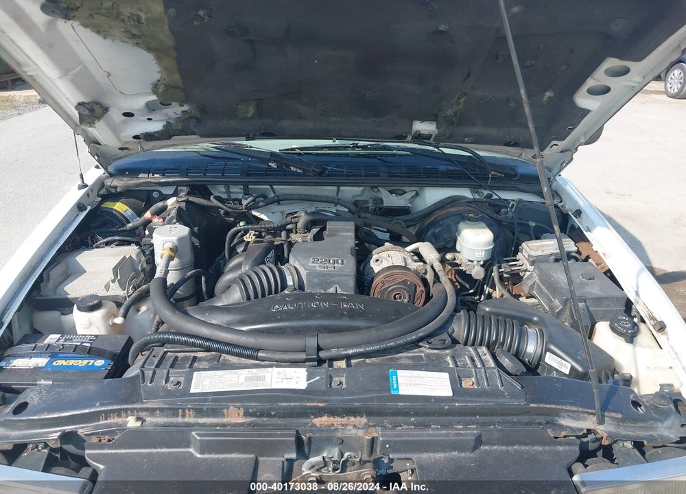 2001 CHEVROLET S-10 LS VIN: 1GCCS195718135670