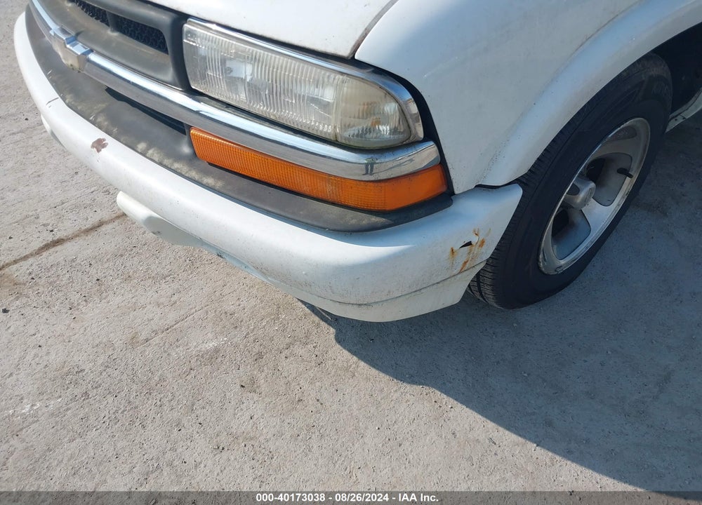 2001 CHEVROLET S-10 LS VIN: 1GCCS195718135670